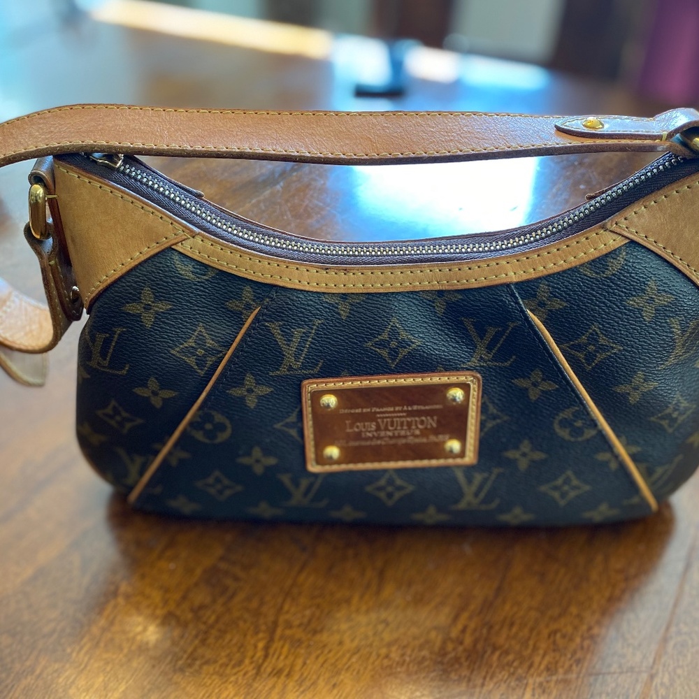 Used authentic LOUIS VUITTON Monogram Canvas Thames PM Bag